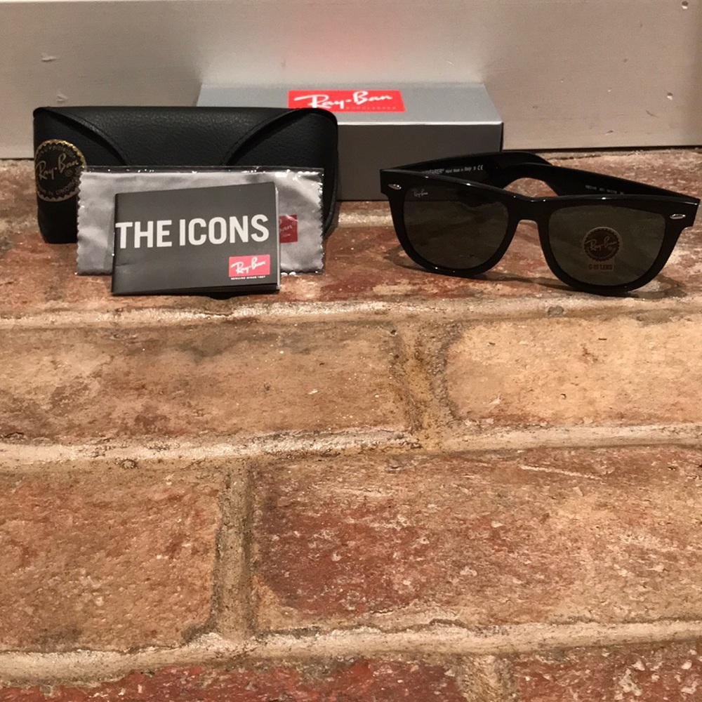 Authentic NWT- Original Wayfarer 2140